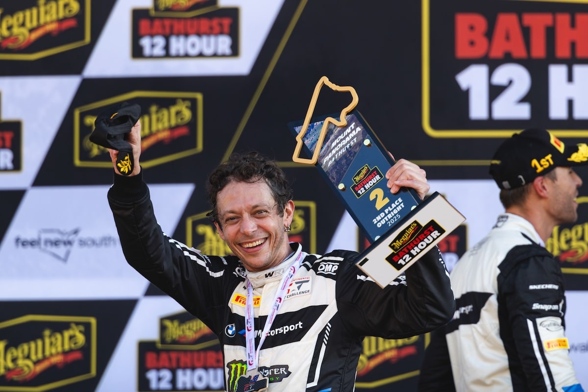 Valentino Rossi sul podio di Bathurst 2025