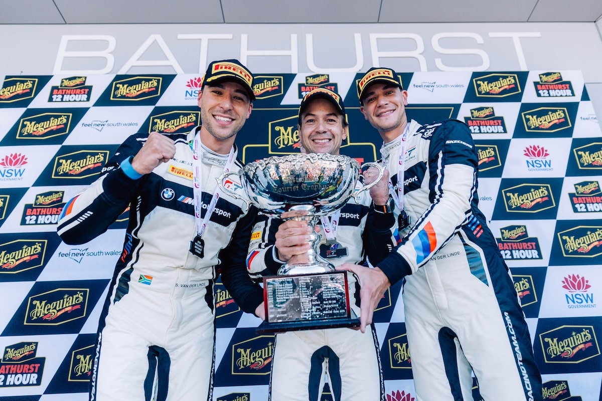 L'equipaggio BMW #32, vincitore a Bathurst nel 2025