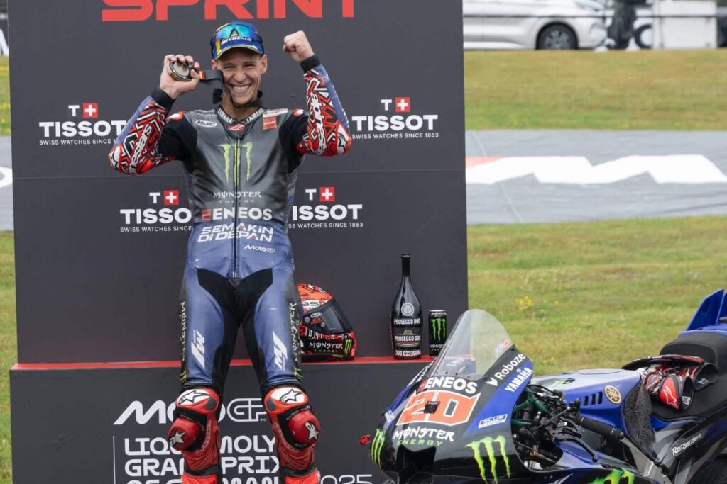 Quartararo sul podio dopo la Sprint del Sachsenring