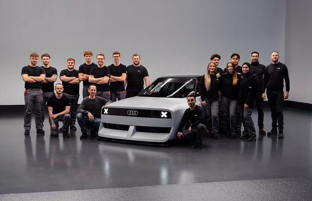 Gli apprendisti della sede di Neckarsulm con la GT50 Concept