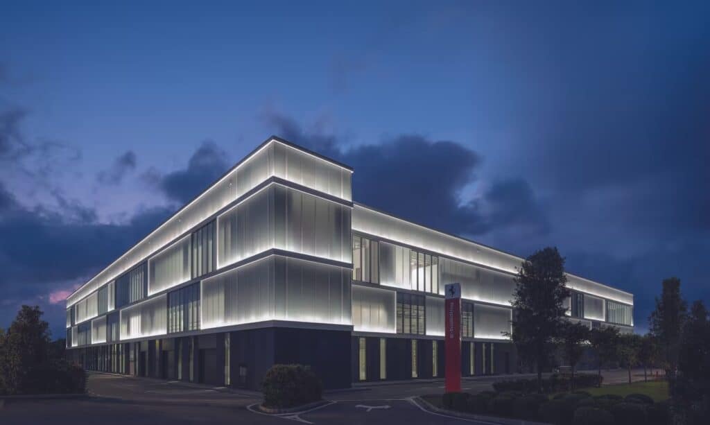 L'E-Building Ferrari, dove viene costruita la Ferrari elettrica che è tra i timori di Morgan Stanley (© Ferrari)