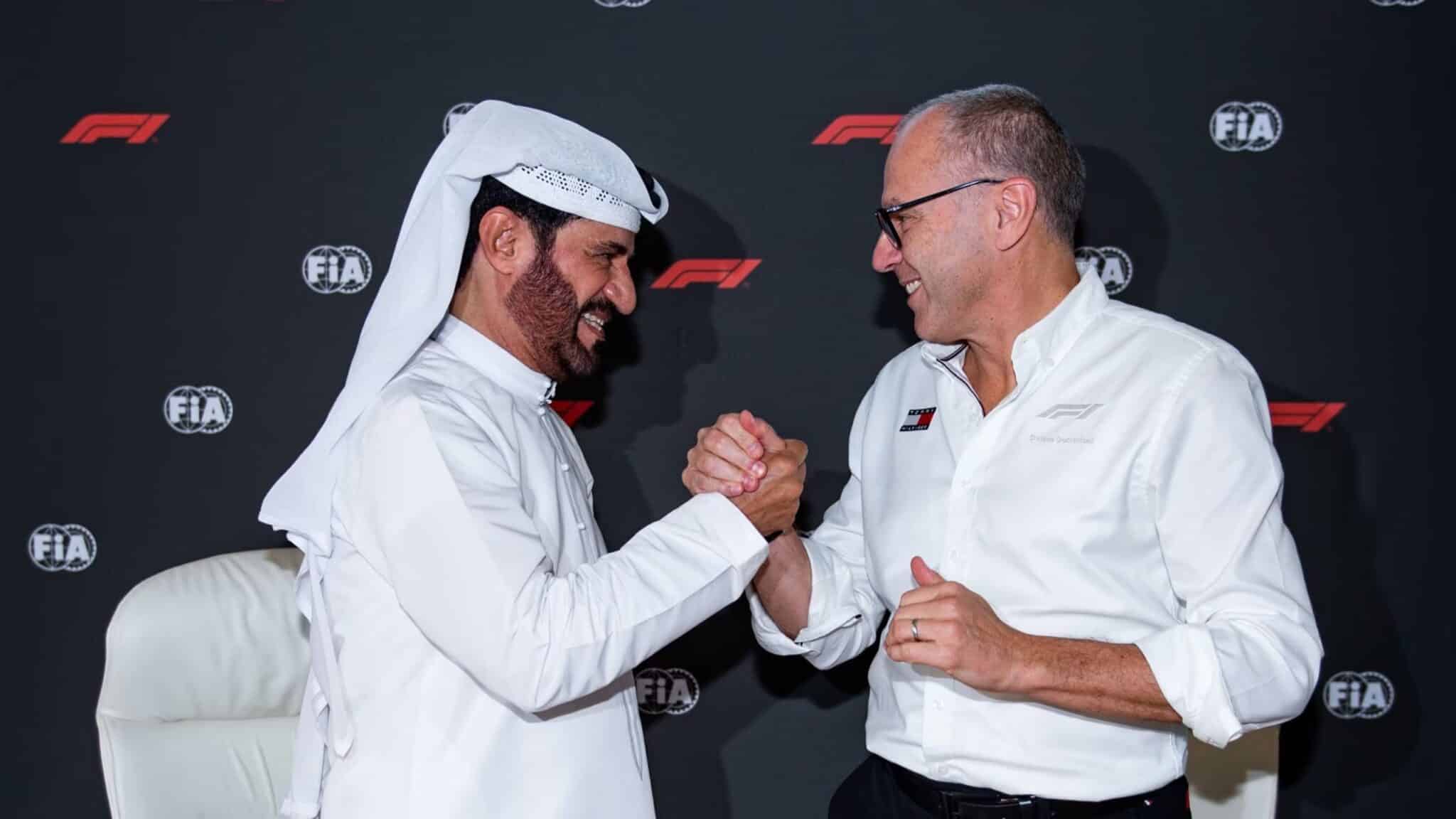 Il presidente della FIA Mohammed Ben Sulayem e il CEO della Formula 1 Stefano Domenicali dopo la firma del Patto della Concordia (© F1)