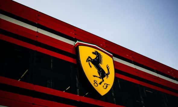 La facciata della Gestione Sportiva, sede della Scuderia Ferrari (© Ferrari)