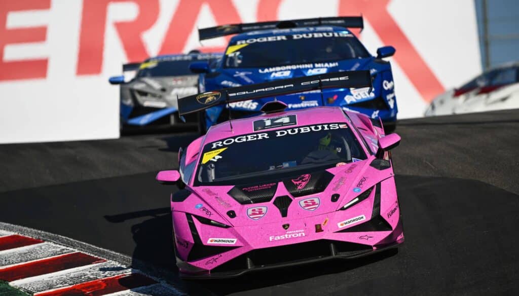 Le Lamborghini Super Trofeo nel cavatappi di Laguna Seca (© Lamborghini)