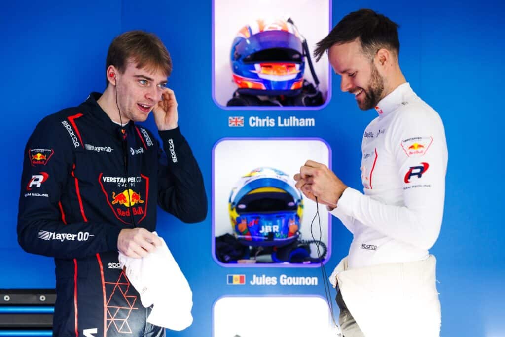 Chris Lulham e Jules Gounon durante i test all'Estoril (© IG verstappencom)