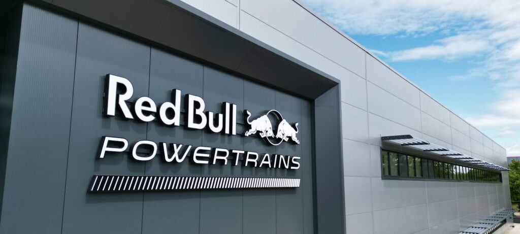 Lo stabilimento Red Bull Powertrains (© Red Bull Powertrains)