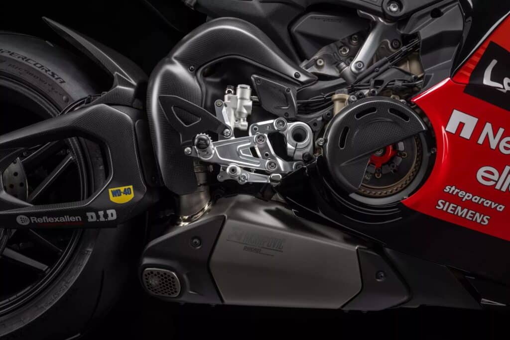 L'area dello scarico Akrapovic (© Ducati)