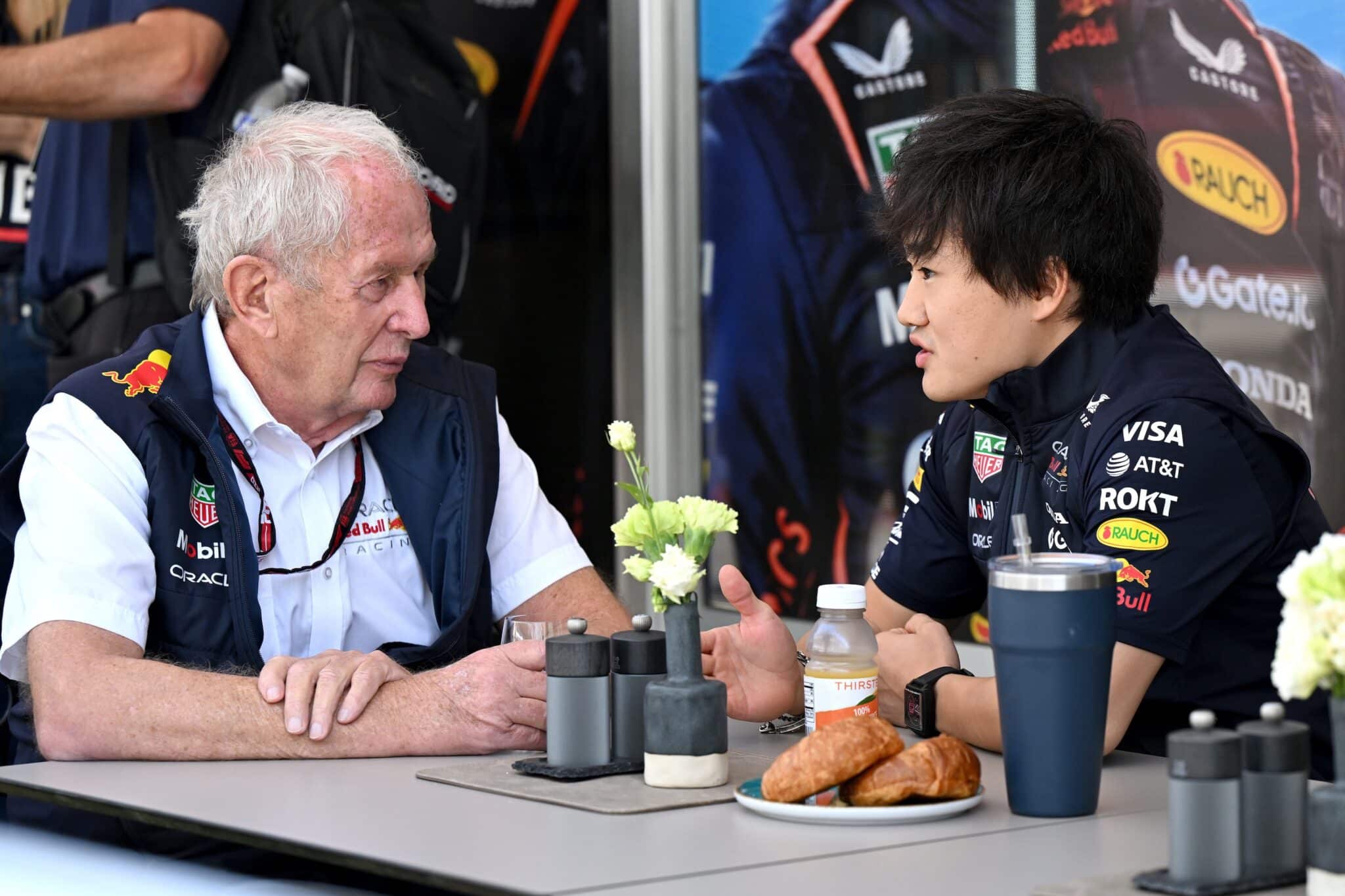 Helmut Marko e Yuki Tsunoda (© Red Bull Content Pool)