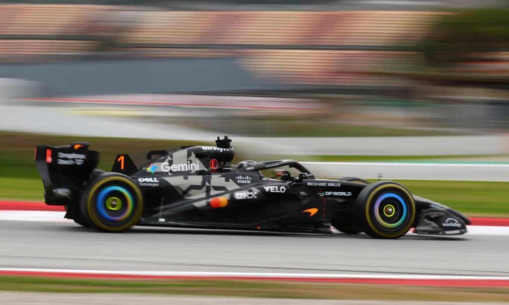 MCLAREN TEST F1 2026