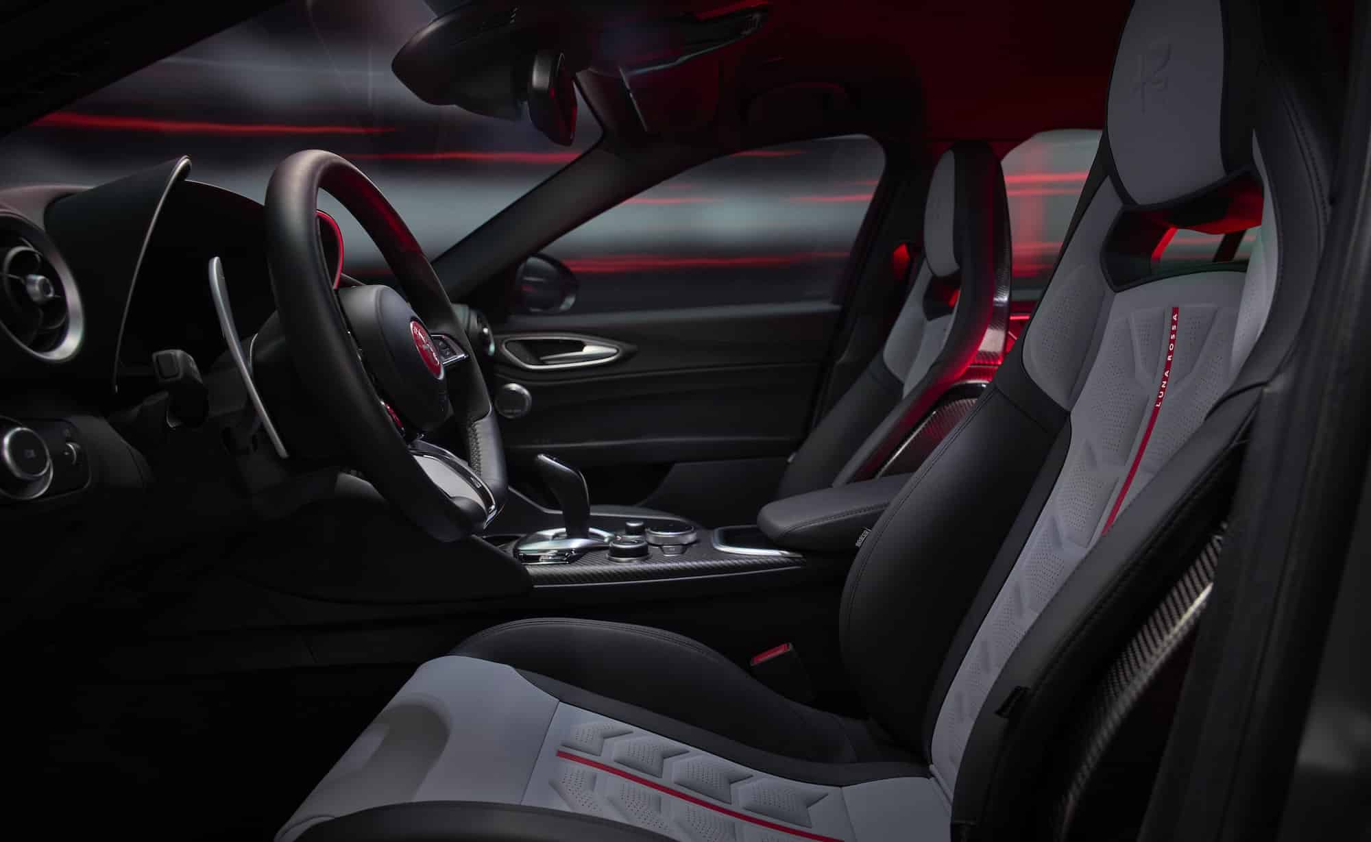 Alfa Romeo Giulia Quadrifoglio Luna Rossa