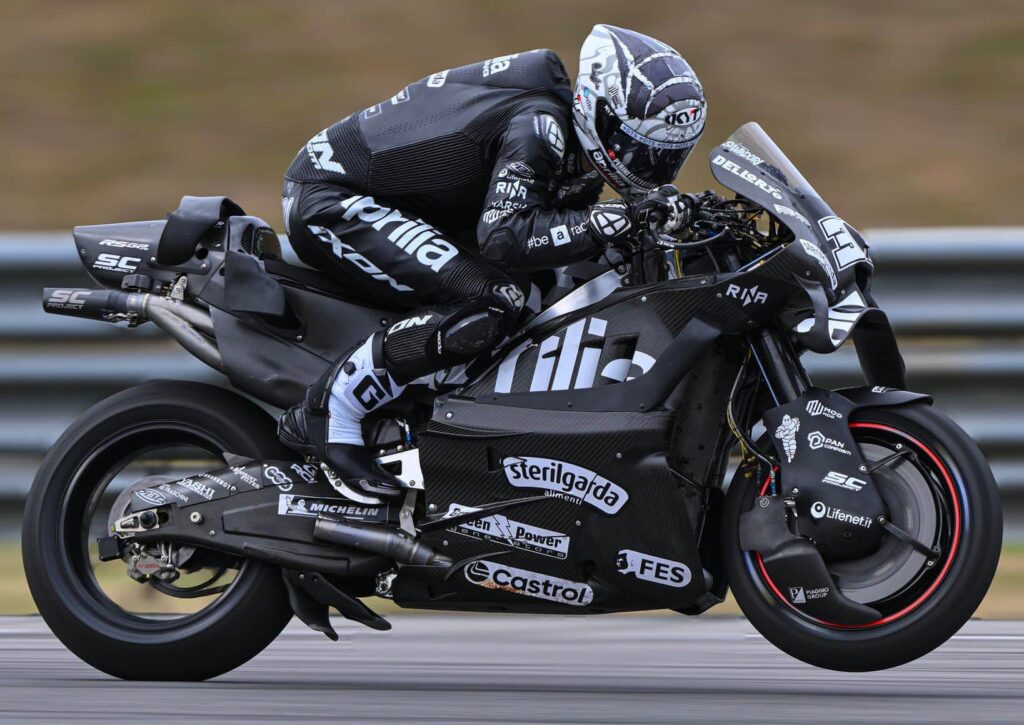 Lorenzo Savadori in azione (© MotoGP)