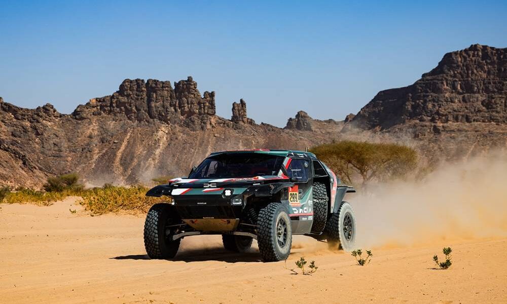 Nasser Al-Attiyah, vincitore tra le auto al termine dell'ultima tappa