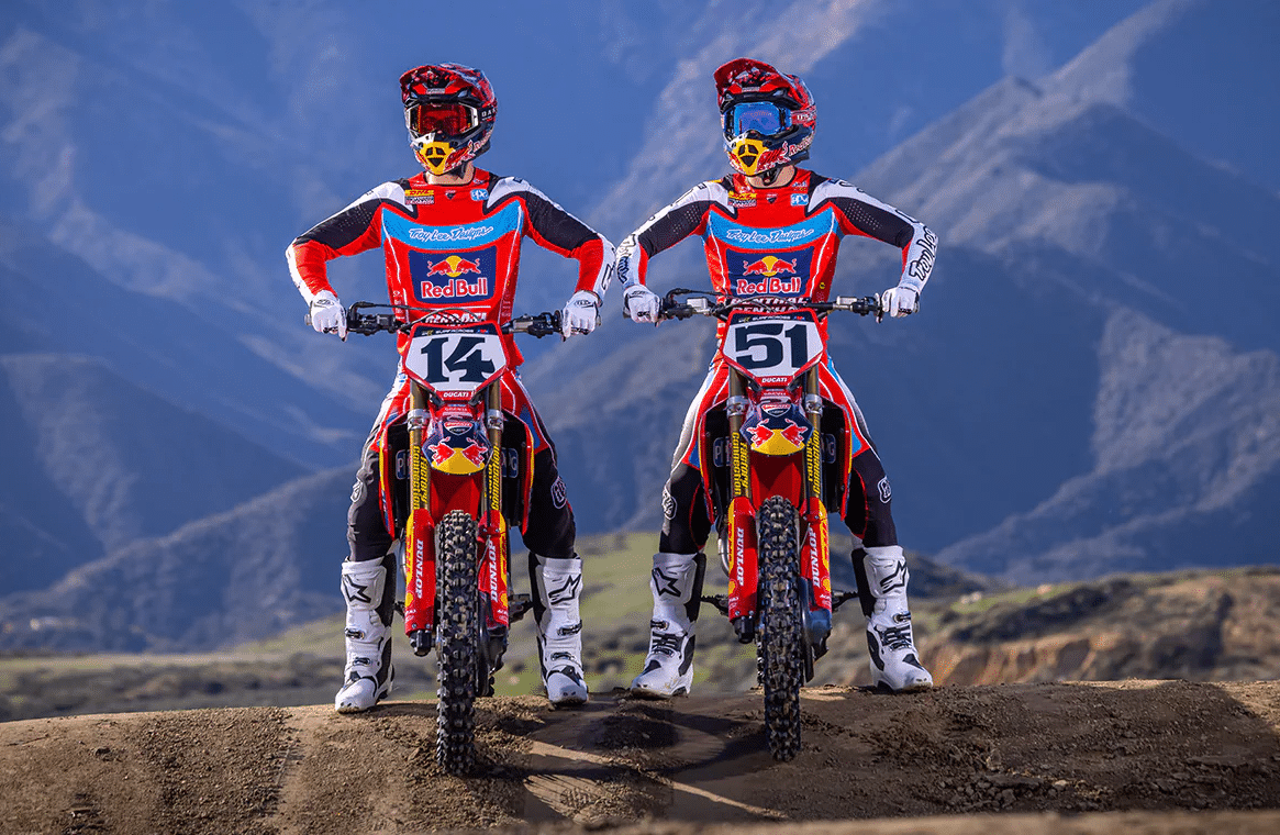 Justin Barcia e Dylan Ferrandis piloti del Troy Lee Designs Red Bull Ducati Factory Racing Team