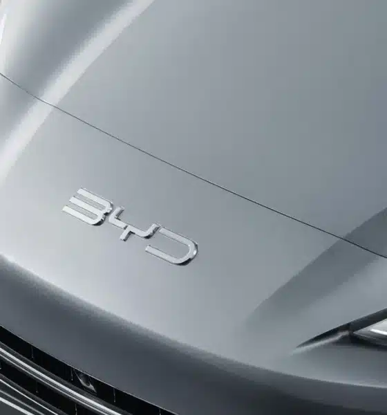 Trapelate foto della nuova BYD Seal 08