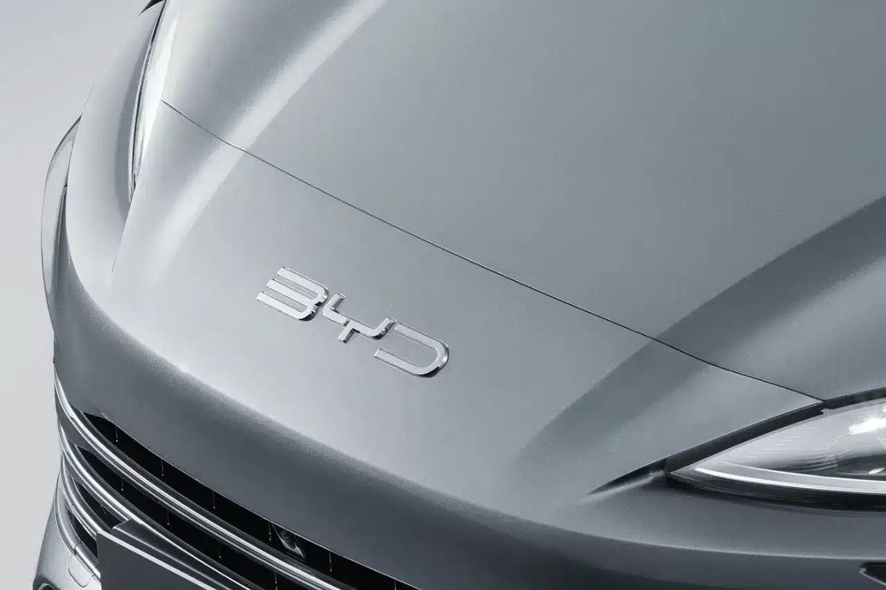 Trapelate foto della nuova BYD Seal 08