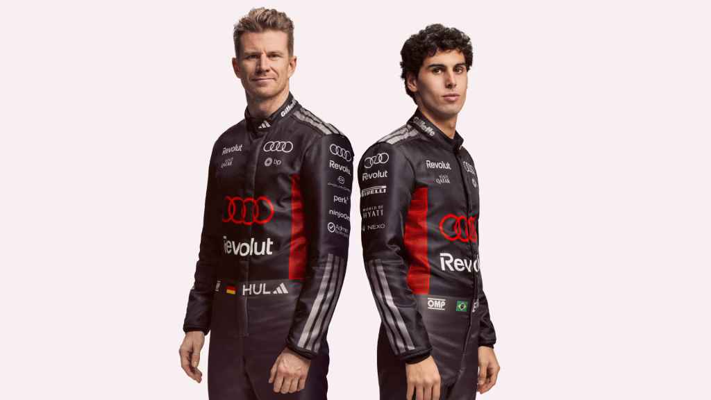 Nico Hulkenberg e Gabriel Bortoleto con le nuove tute Audi 2026