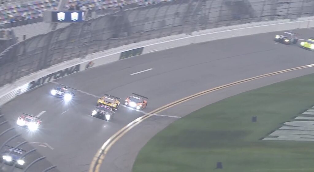 Battaglia a Daytona dopo ore di FCY