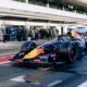 Isack Hadjar sulla sua Red Bull nei test F1 di Barcellona