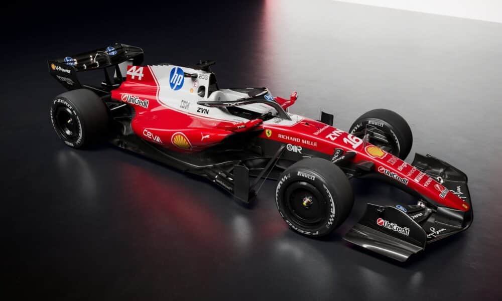 La vista tre-quarti anteriore della SF-26