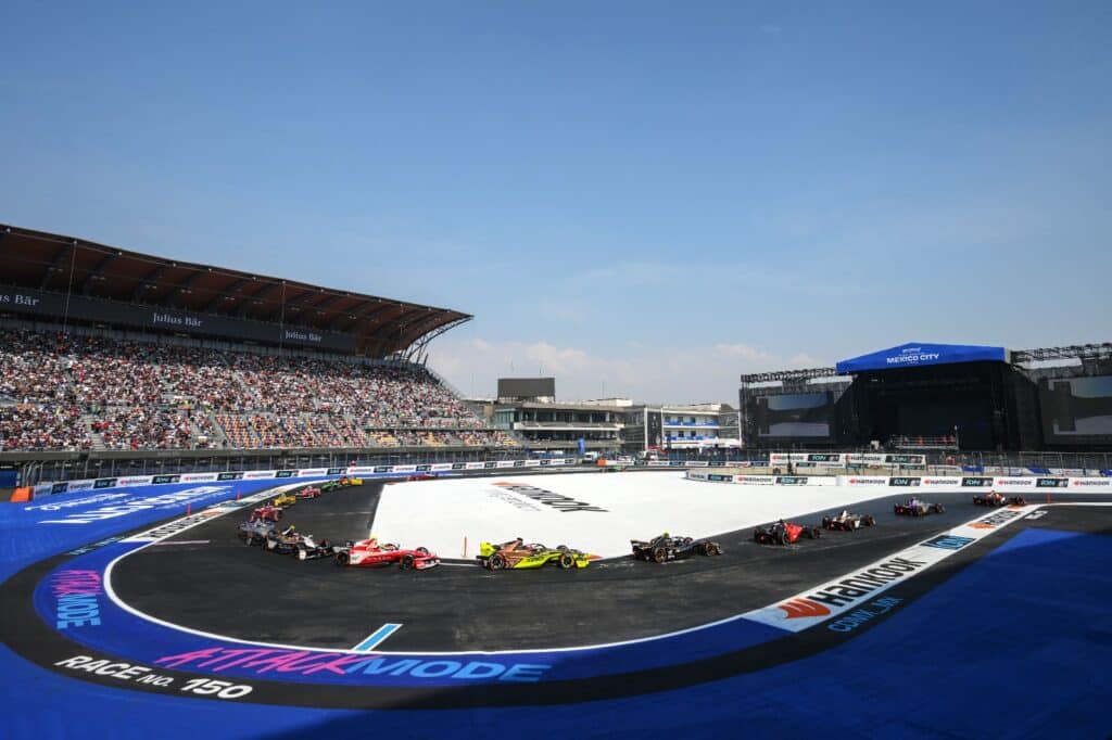 Il gruppo compatto nella suggestiva sezione dello stadio