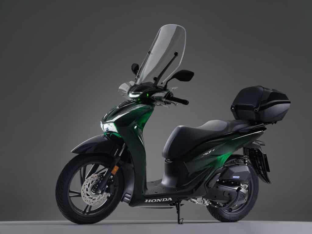 Honda SH 125i verde vetro, leader classifica scooter più venduti 2025.