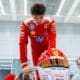 Charles Leclerc durante il seat-fit sulla Ferrari SF-26