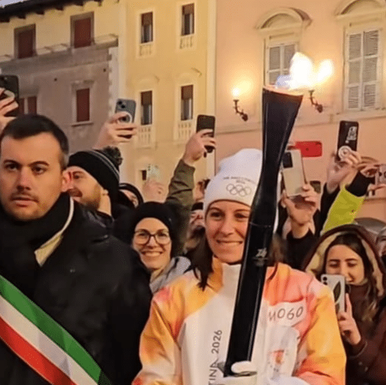 La fiamma olimpica in Piazza Matteotti a Imola