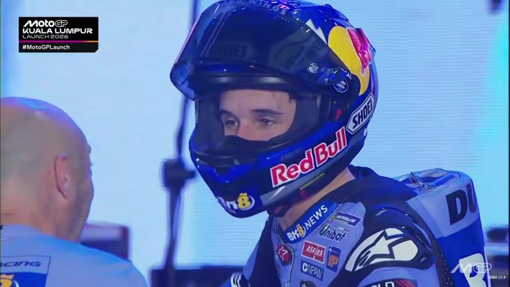 Alex Marquez all'arrivo sul palco