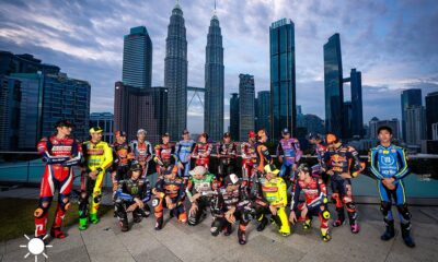 La foto di gruppo prima dell'evento di lancio della MotoGP 2026
