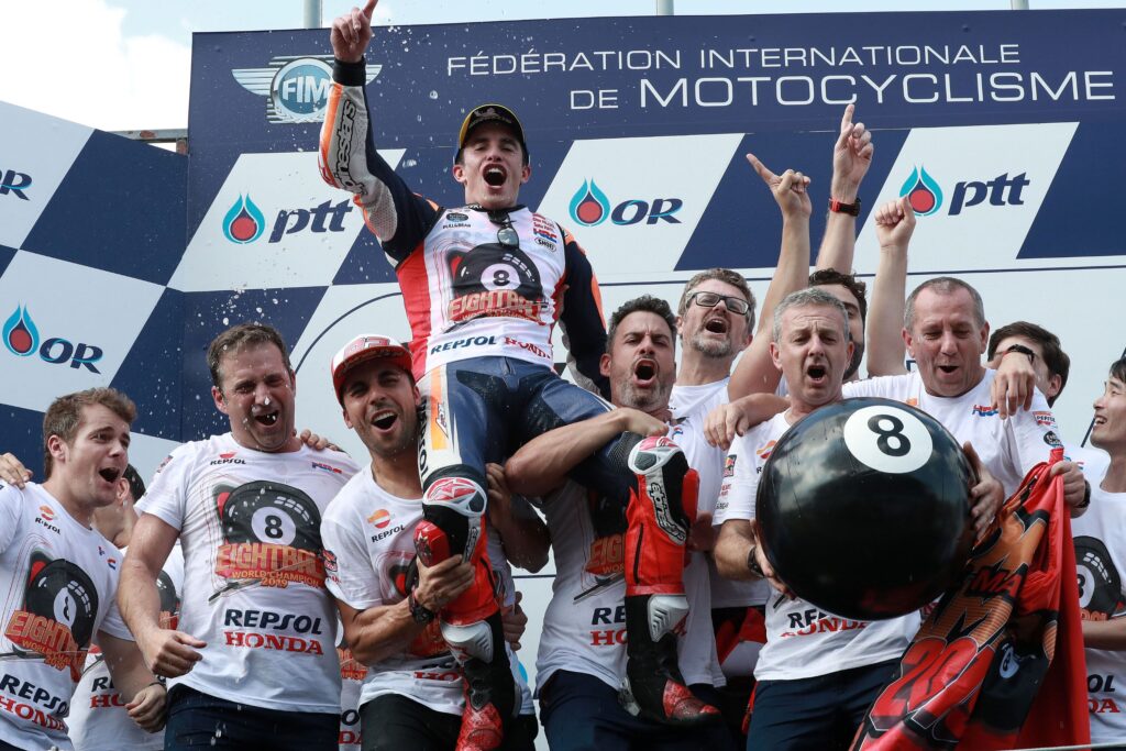 Marc Marquez festeggia il titolo a Buriram nel 2019