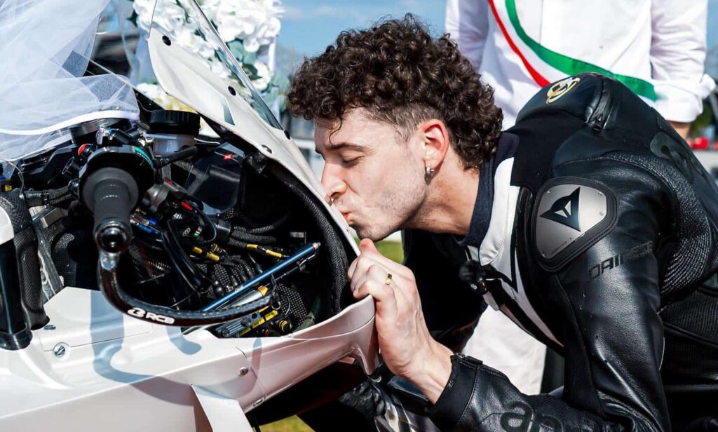 bezzecchi aprilia rinnovo