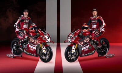 Iker Lecuona e Nicolò Bulega sulle nuove Ducati Panigale V4 R (© Ducati)