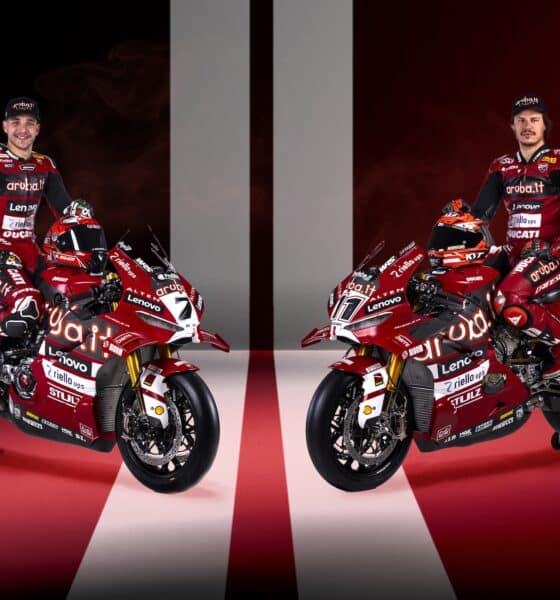 Iker Lecuona e Nicolò Bulega sulle nuove Ducati Panigale V4 R (© Ducati)