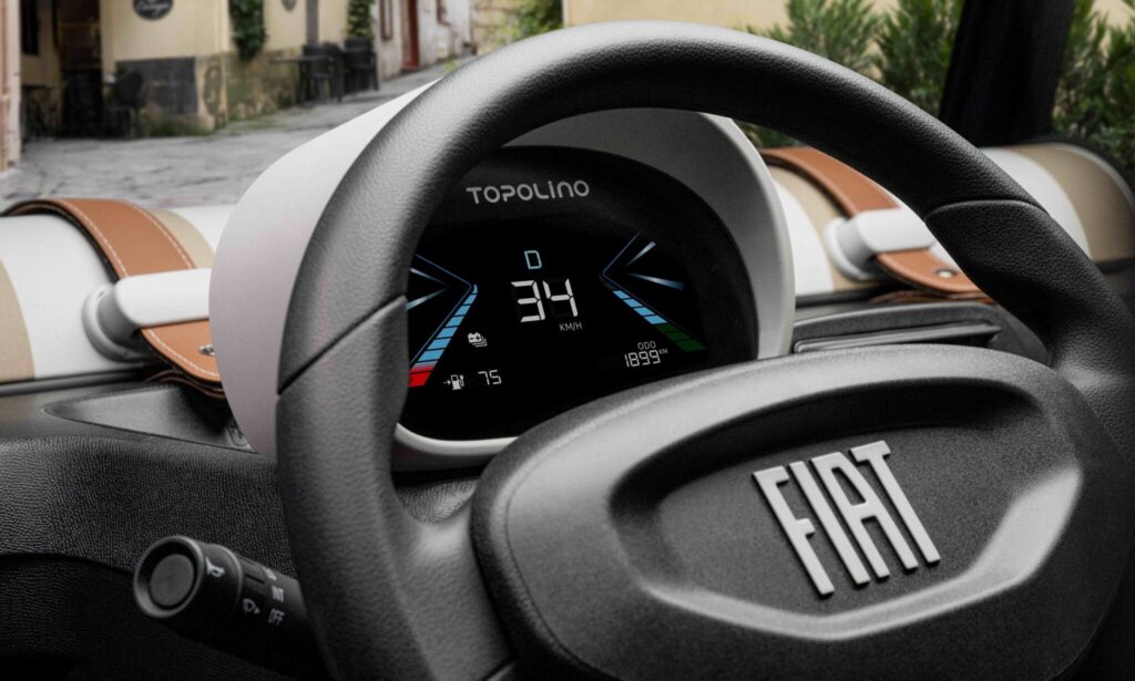 Fiat Topolino Corallo, il quadro strumenti aggiornato (© Stellantis)