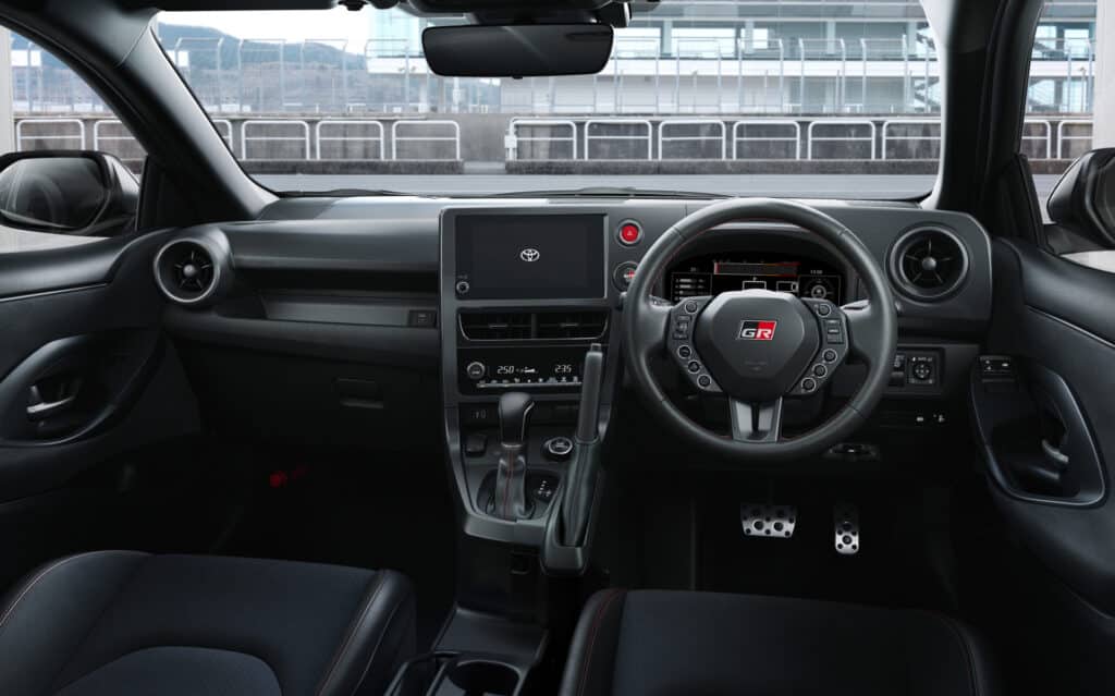 Toyota Yaris GR 2026, l'abitacolo (© Toyota)