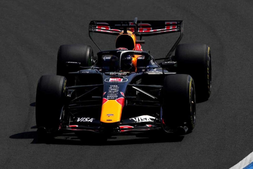 Verstappen in azione in Cina