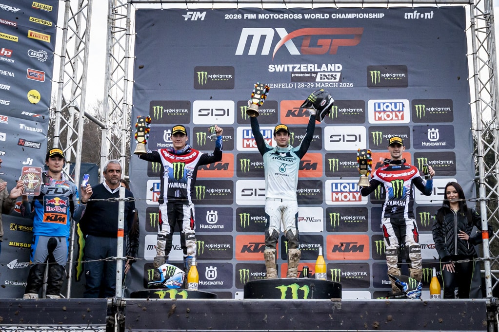 Vialle, Renaux e Gajser sul podio del MXGP Svizzera 2026 (© mxgp.com)