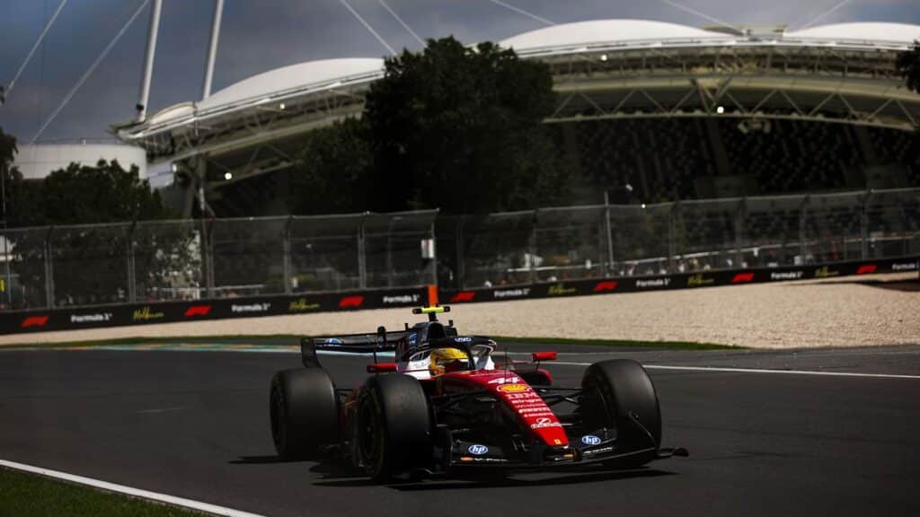 Lewis Hamilton durante il venerdì del GP di Australia 2026 di F1 (© Ferrari)