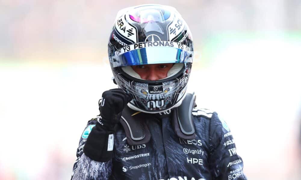 Kimi Antonelli festante dopo la pole nelle qualifiche del GP del Giappone 2026 (© f1.com)
