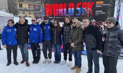 La foto di gruppo al termine della presentazione del calendario del Misano World Circuit 2026 (© Yuri Barbieri per 1000 Cuori Motori)