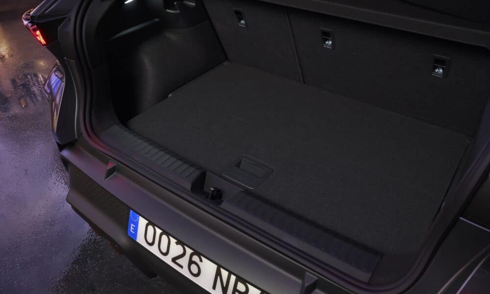 cupra raval bagagliaio