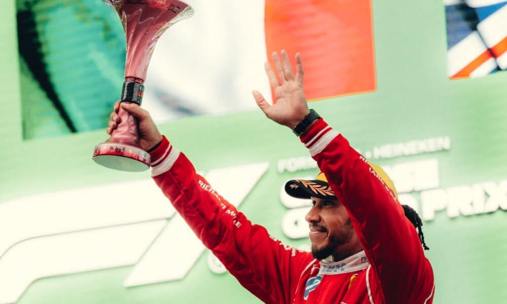 Lewis Hamilton in Cina al primo podio con fERRARI