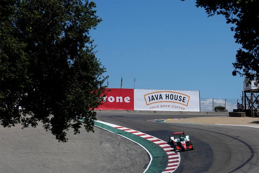 Una vettura Prema Racing al cavatappi di Laguna Seca (© premaracing.com)