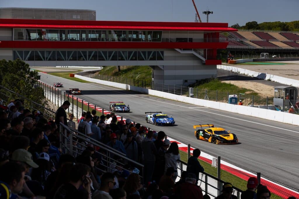 Le GT3 in azione all'European Le Mans Series, 4h of Barcelona 2025