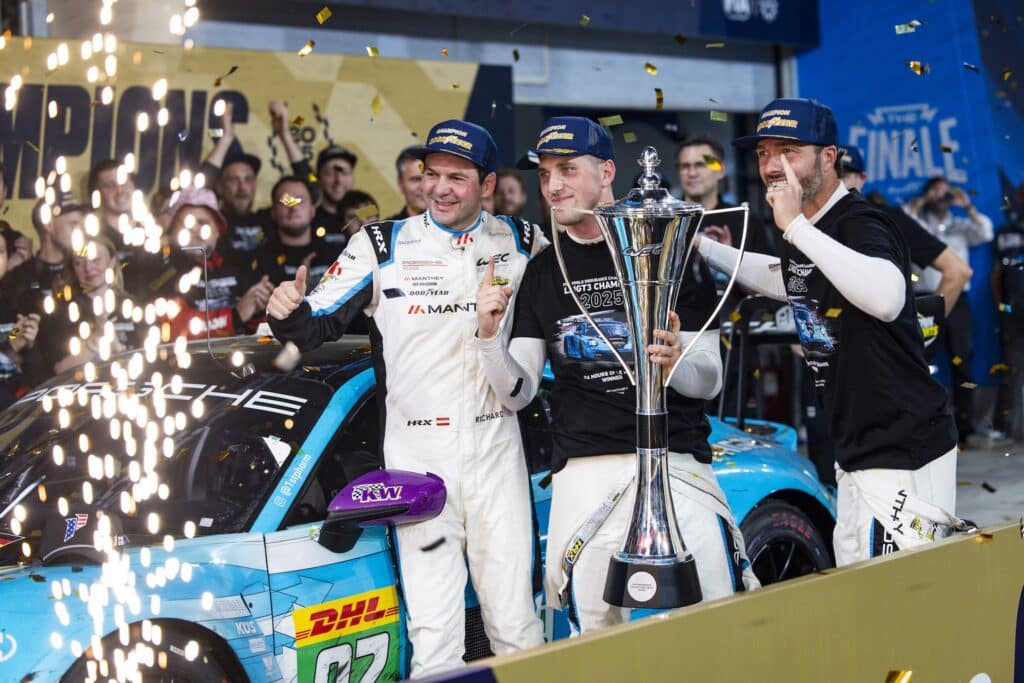 Richard Lietz, Riccardo Pera e Ryan Hardwick, campioni LMGT3 nel FIA WEC 2025 (© DPPI - FIA WEC)