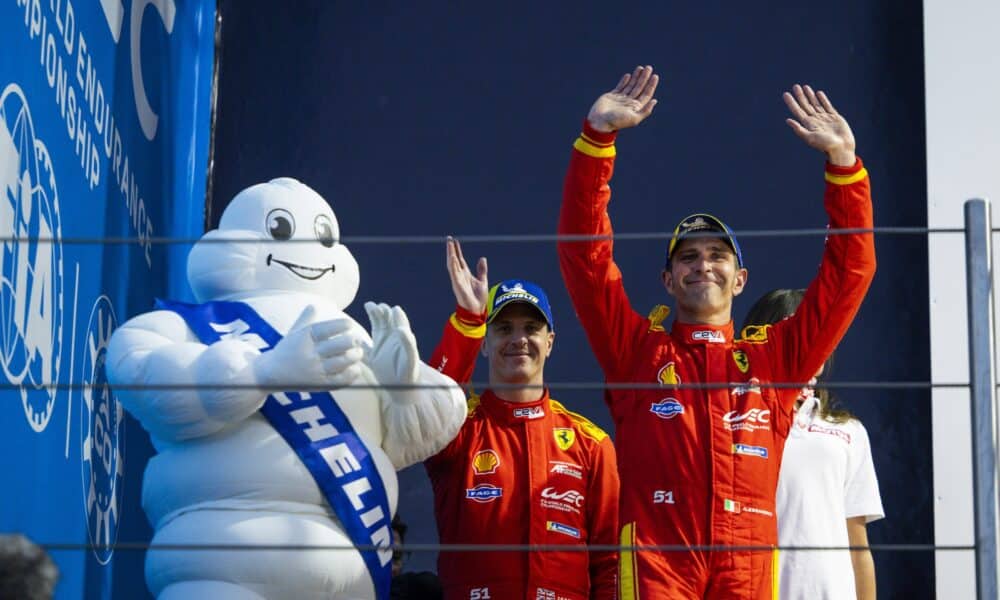 L'equipaggio della Ferrari #51 sul podio a Imola