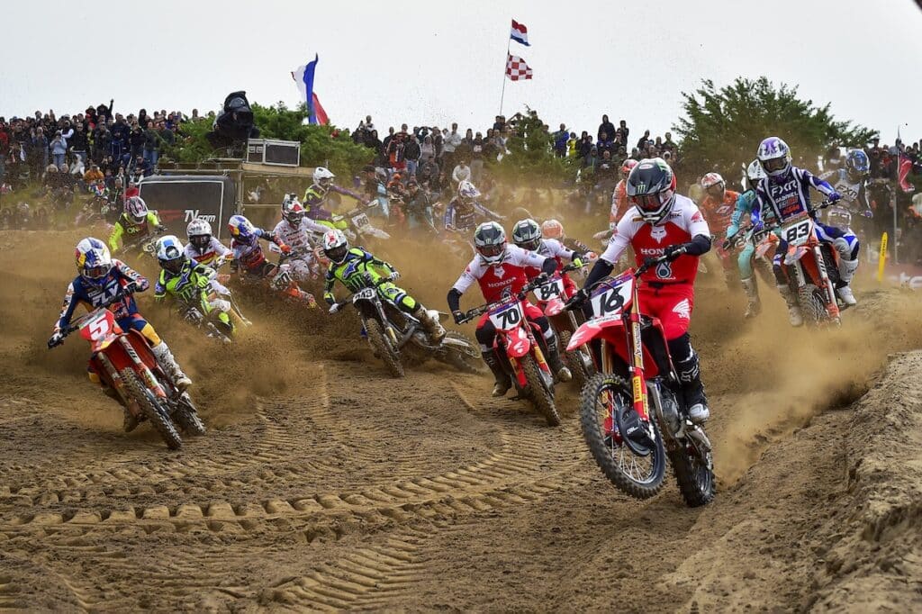 Una partenza del Round MXGP di Riola Sardo 2026 (© mxgp.com)