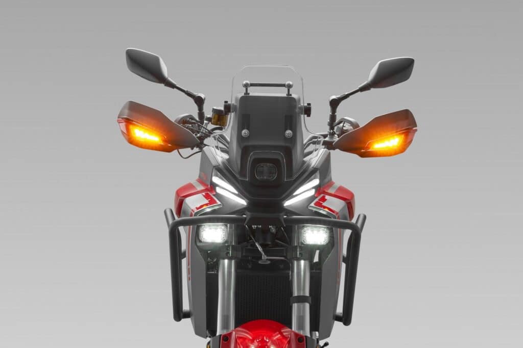 Il frontale della SRT 450 RX (© QJ Motor)