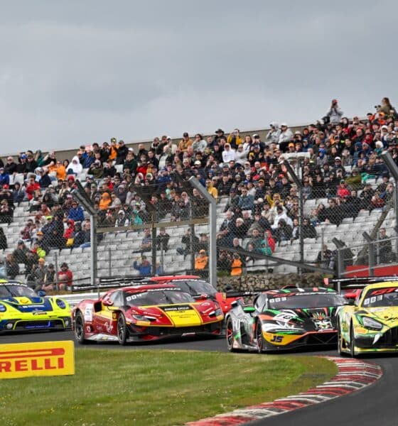 La partenza di Gara 2 del GT World Challenge Europe a Brands Hatch nel 2025 (© SRO / JEP)