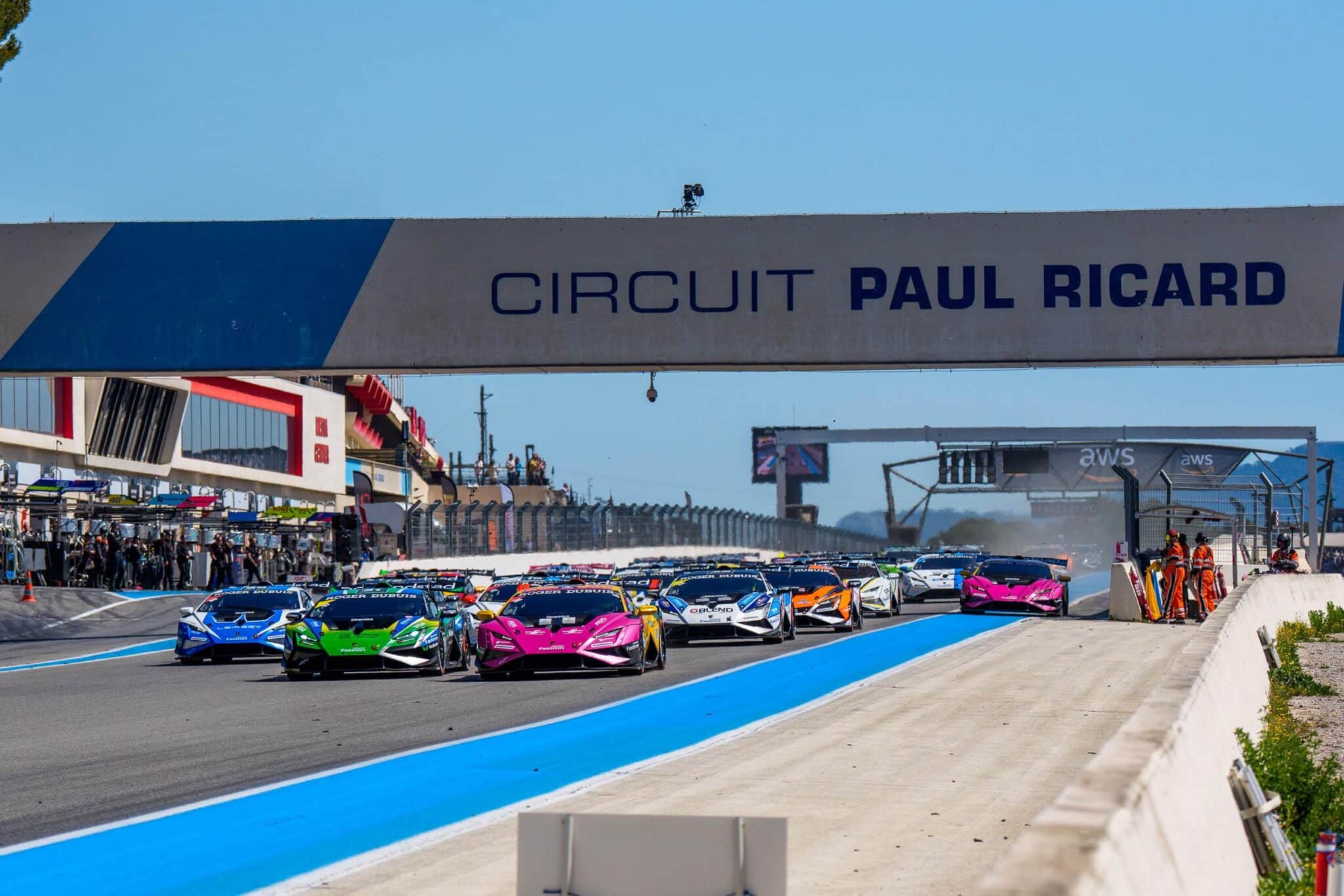 Una partenza del Lamborghini Super Trofeo Europa al Paul Ricard (© Media Lamborghini)